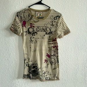 Small- Buckle Sparrow Tee